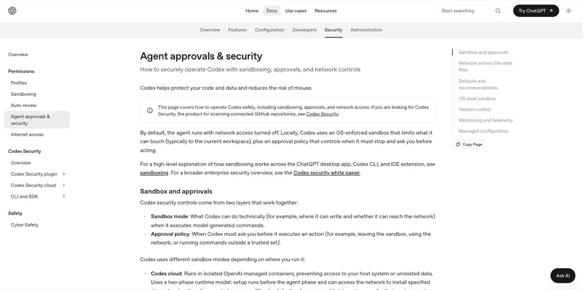 De pagina Agent approvals en security van Codex met de twee lagen naast elkaar: de sandbox-modus bepaalt wat Codex technisch mag doen, de approval policy bepaalt wanneer Codex moet stoppen en toestemming vragen. Ook staat er dat de agent standaard draait met netwerktoegang uit.