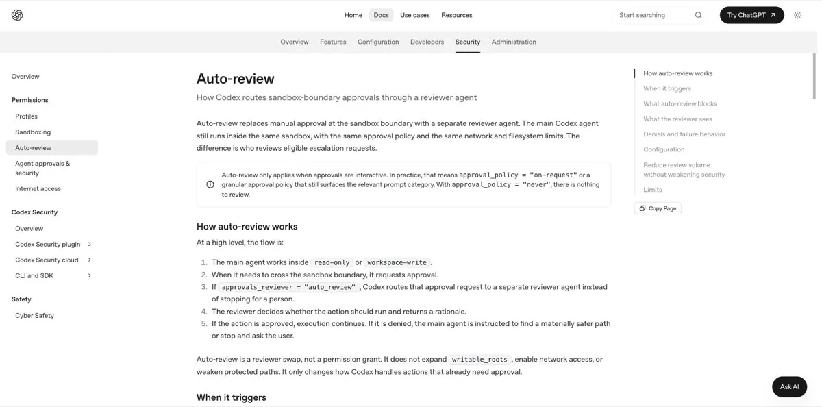 De documentatie over Auto-review in Codex, waarin staat dat een aparte reviewer-agent de handmatige goedkeuring aan de sandboxgrens vervangt, met de expliciete kanttekening dat auto-review een reviewerwissel is en geen extra rechten verleent: het verruimt writable_roots niet, zet geen netwerktoegang aan en verzwakt geen beschermde paden.