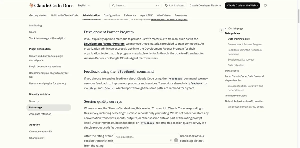 De Claude Code-documentatie over het /feedback-commando, met de regel dat transcripties die je via /feedback, /bug of /share deelt vijf jaar worden bewaard, plus de uitleg dat de sessiekwaliteitsenquete alleen je beoordeling registreert en geen gesprekstranscripties.