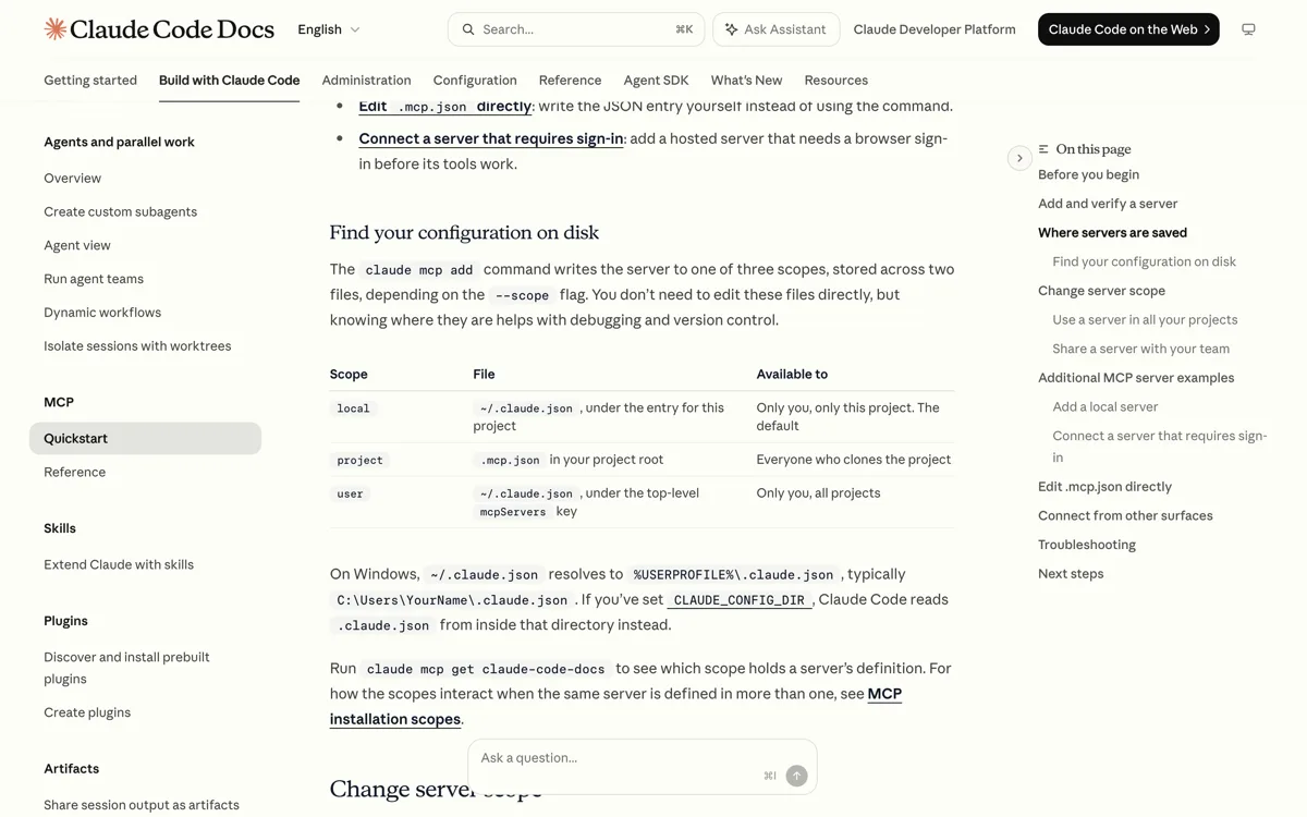 De scopetabel uit de officiele Claude Code-documentatie voor MCP waarin staat dat local naar het projectblok in punt claude punt json schrijft, project naar punt mcp punt json in de repo en user naar de mcpServers-sleutel voor al je projecten.