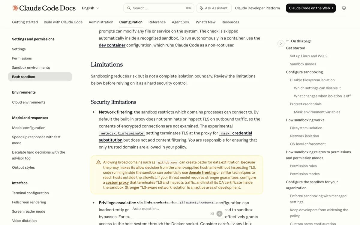 Het waarschuwingsblok in de officiele Claude Code-documentatie over sandboxing waarin staat dat brede domeinen zoals github punt com een pad voor data-exfiltratie kunnen openen omdat de proxy standaard geen TLS inspecteert.