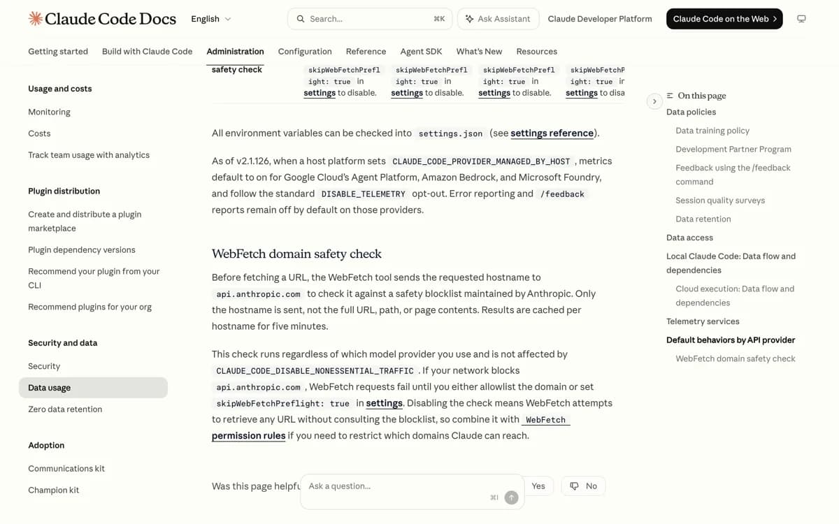 Het officiele Claude Code-beleid over de WebFetch-domeincontrole waarin staat dat alleen de hostnaam naar de Anthropic-API wordt gestuurd en dat deze controle niet uitgaat met de algemene opt-out voor niet-essentieel verkeer.