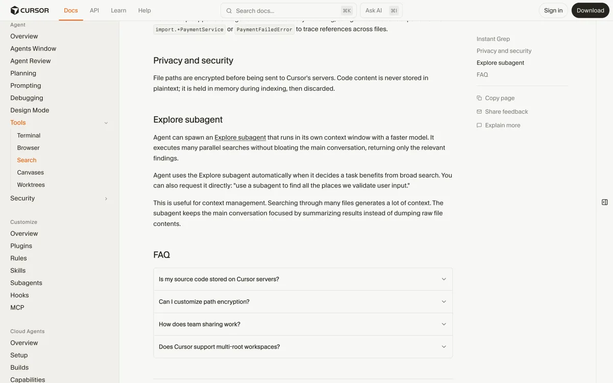 De sectie Privacy and security in de zoekdocumentatie van Cursor, waarin staat dat bestandsnamen bij codebase-indexering geobfusceerd worden, dat codechunks versleuteld zijn en clientseitig worden ontsleuteld, en dat code-inhoud nooit in platte tekst wordt opgeslagen maar alleen in het geheugen wordt gehouden tijdens het indexeren.