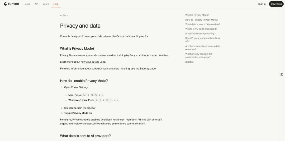 Het officiele Cursor-helpartikel Privacy and data met de drie stappen om privacy mode aan te zetten (Cmd plus Shift plus J op Mac, Ctrl plus Shift plus J op Windows en Linux, dan General in de zijbalk en Privacy Mode aan) en de vermelding dat privacy mode voor teams standaard aanstaat en door beheerders organisatiebreed afgedwongen kan worden.